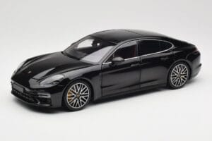 Porsche Panamera 971 Turbo S Fekete Metallic Minichamps 1:18 113061076 Fém