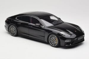 Porsche Panamera 971 Turbo S Fekete Metallic Minichamps 1:18 113061076 Fém – 6. kép a 8-ből