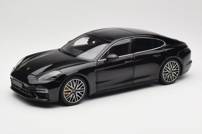Porsche Panamera 971 Turbo S Fekete Metallic Minichamps 1:18 113061076 Fém