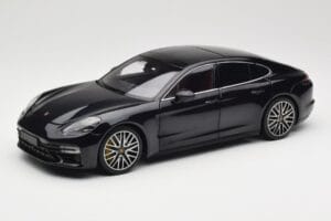 Porsche Panamera 971 Turbo S Kék Metallic Minichamps 1:18 113061075 Fém