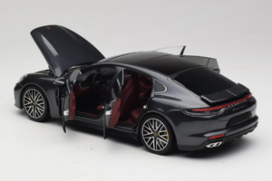 Porsche Panamera 971 Turbo S Grey Metallic Minichamps 1:18 113061073 Fém – 5. kép a 8-ből