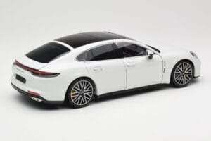 Porsche Panamera 971 Turbo S Fehér Metallic Minichamps 1:18 113061074 Fém – 3. kép a 8-ből