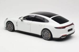 Porsche Panamera 971 Turbo S Fehér Metallic Minichamps 1:18 113061074 Fém – 7. kép a 8-ből