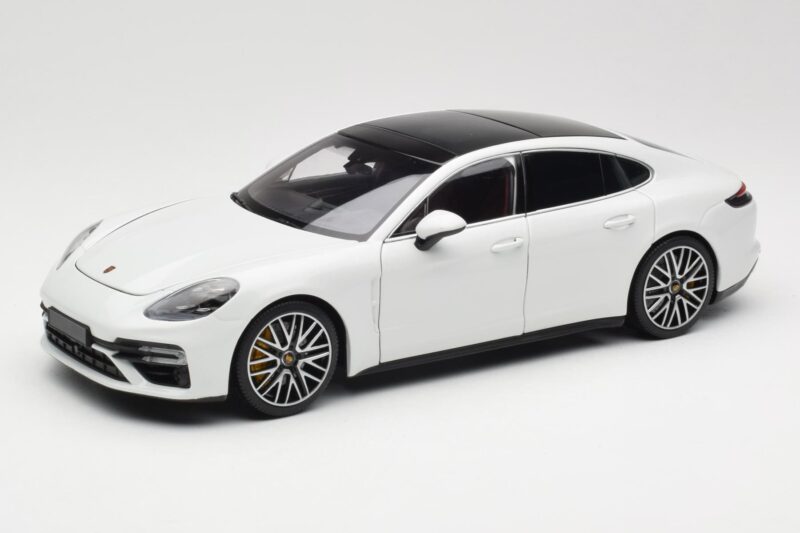 Porsche Panamera 971 Turbo S Fehér Metallic Minichamps 1:18 113061074 Fém