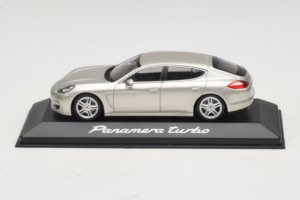 Porsche Panamera 970 Turbo Ezüst Minichamps 1:43 WAP02000519 Fém