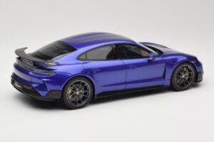 Porsche Taycan J1 Turbo GT Purple Sky Metallic GT Spirit 1:18 GT520 Gyanta – 2. kép a 6-ből