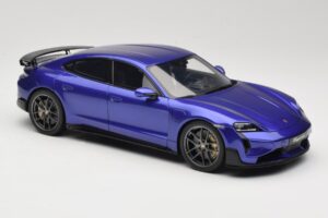 Porsche Taycan J1 Turbo GT Purple Sky Metallic GT Spirit 1:18 GT520 Gyanta – 4. kép a 6-ből