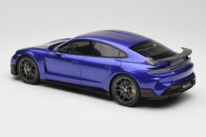 Porsche Taycan J1 Turbo GT Purple Sky Metallic GT Spirit 1:18 GT520 Gyanta – 5. kép a 6-ből