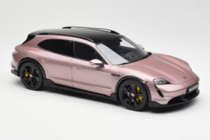 Porsche Taycan Turbo S Cross Turismo Metál Rózsaszín GT Spirit 1:18 GT440 Gyanta – 4. kép a 6-ből