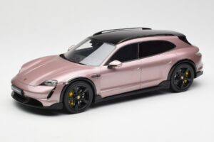 Porsche Taycan Turbo S Cross Turismo Metál Rózsaszín GT Spirit 1:18 GT440 Gyanta