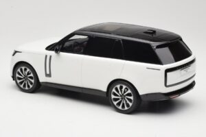 Land Rover Range Rover L460 P530 Autobiography Fuji White GT Spirit 1:18 GT533 Gyanta – 5. kép a 6-ből