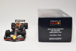 Red Bull Racing RB18 #1 M. Verstappen Winner Miami GP 2022 Minichamps 1:18 110220501 Fém – 6. kép a 6-ből
