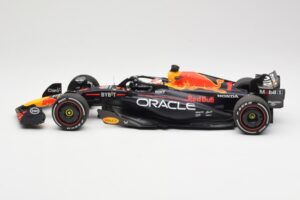 Red Bull Racing RB19 #1 M. Verstappen Winner Spanish GP 2023 Minichamps 1:18 110230801 Fém – 3. kép a 6-ből