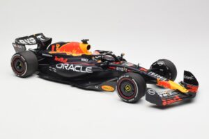 Red Bull Racing RB19 #1 M. Verstappen Winner Spanish GP 2023 Minichamps 1:18 110230801 Fém – 4. kép a 6-ből