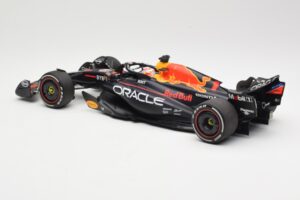 Red Bull Racing RB19 #1 M. Verstappen Winner Spanish GP 2023 Minichamps 1:18 110230801 Fém – 5. kép a 6-ből