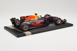 Red Bull Racing Tag Heuer RB13 #3 D. Ricciardo 3rd Place Malaysian GP 2017 Minichamps 1:18 117171503 Fém – 3. kép a 6-ből