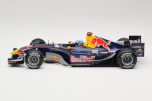 Red Bull RB1 Cosworth #14 D. Coulthard Red Bull Racing Showcar 2005 Minichamps 1:18 100050014 Fém – 3. kép a 6-ből