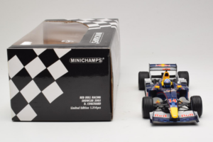 Red Bull RB1 Cosworth #14 D. Coulthard Red Bull Racing Showcar 2005 Minichamps 1:18 100050014 Fém – 6. kép a 6-ből