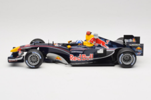 Red Bull RB1 Cosworth #14 D. Coulthard Red Bull Racing Showcar 2005 Minichamps 1:18 100050084 Fém – 3. kép a 7-ből