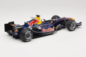 Red Bull RB1 Cosworth #15 C. Klien Red Bull Racing Showcar 2005 Minichamps 1:18 100050085 Fém – 2. kép a 7-ből