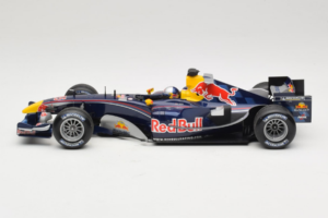 Red Bull RB1 Cosworth #15 C. Klien Red Bull Racing Showcar 2005 Minichamps 1:18 100050085 Fém – 3. kép a 7-ből