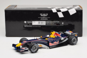 Red Bull RB1 Cosworth #15 C. Klien Red Bull Racing Showcar 2005 Minichamps 1:18 100050085 Fém – 6. kép a 7-ből