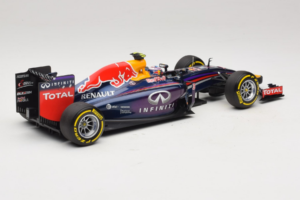 Red Bull RB10 Renault #3 D. Ricciardo Infiniti Red Bull Racing Showcar 2014 Minichamps 1:18 110140003 Fém – 2. kép a 6-ből
