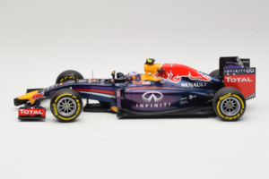 Red Bull RB10 Renault #3 D. Ricciardo Infiniti Red Bull Racing Showcar 2014 Minichamps 1:18 110140003 Fém – 3. kép a 6-ből