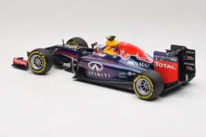 Red Bull RB10 Renault #3 D. Ricciardo Infiniti Red Bull Racing Showcar 2014 Minichamps 1:18 110140003 Fém – 5. kép a 6-ből