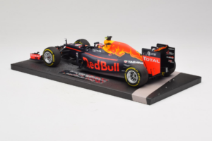 Red Bull RB12 Tag Heuer #26 D. Kvyat Red Bull Racing Showcar 2016 Minichamps 1:18 117160026 Gyanta – 5. kép a 7-ből