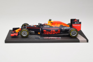 Red Bull RB12 Tag Heuer #26 D. Kvyat Red Bull Racing Showcar 2016 Minichamps 1:18 117160026 Gyanta