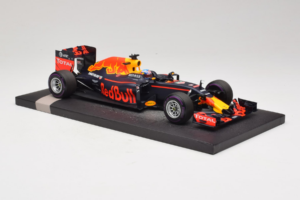 Red Bull RB12 Tag Heuer #3 D. Ricciardo Red Bull Racing 1st Pole Monaco Grand Prix 2016 Minichamps 1:18 117160103 Gyanta – 4. kép a 7-ből