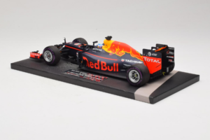 Red Bull RB12 Tag Heuer #3 D. Ricciardo Red Bull Racing 1st Pole Monaco Grand Prix 2016 Minichamps 1:18 117160103 Gyanta – 5. kép a 7-ből