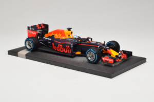 Red Bull RB12 Tag Heuer #3 D. Ricciardo Red Bull Racing Brazilian Grand Prix 2016 Minichamps 1:18 117161203 Gyanta – 4. kép a 6-ből