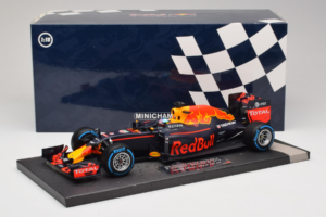 Red Bull RB12 Tag Heuer #3 D. Ricciardo Red Bull Racing Brazilian Grand Prix 2016 Minichamps 1:18 117161203 Gyanta – 6. kép a 6-ből