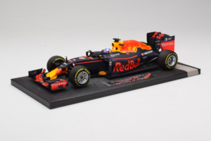 Red Bull RB12 Tag Heuer #3 D. Ricciardo Red Bull Racing Showcar 2016 Minichamps 1:18 117160003 Gyanta – 2. kép a 7-ből