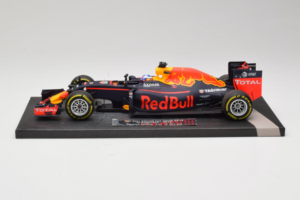 Red Bull RB12 Tag Heuer #3 D. Ricciardo Red Bull Racing Showcar 2016 Minichamps 1:18 117160003 Gyanta