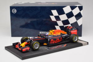 Red Bull RB12 Tag Heuer #3 D. Ricciardo Red Bull Racing Showcar 2016 Minichamps 1:18 117160003 Gyanta – 7. kép a 7-ből