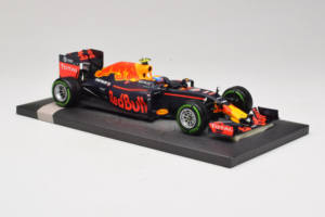 Red Bull RB12 Tag Heuer #33 M. Verstappen Red Bull Racing Showcar 2016 Minichamps 1:18 117161233 Gyanta – 4. kép a 7-ből