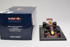 Red Bull RB12 Tag Heuer #33 M. Verstappen Red Bull Racing Showcar 2016 Minichamps 1:18 117161233 Gyanta – 6. kép a 7-ből