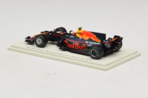 Red Bull RB13 Tag Heuer #33 M. Verstappen 3rd Chinese Grand Prix 2017 Spark 1:43 S5037 Gyanta – 3. kép a 4-ből