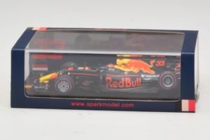 Red Bull RB13 Tag Heuer #33 M. Verstappen Belgian Grand Prix 2017 Spark 1:43 AM33SP8 Gyanta – 4. kép a 4-ből