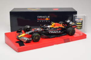 Red Bull RB18 #1 M. Verstappen Oracle Red Bull Racing Japanese Grand Prix Winner World Champion 2022 Minichamps 1:18 11322280 – 7. kép a 7-ből