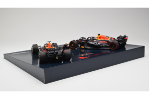 Red Bull RB19 Honda RBPT #1 M. Verstappen Oracle Red Bull Racing Qatar Grand Prix World Champion 2023 Minichamps 1:18 1122318 – 4. kép a 6-ből