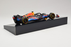 Red Bull RB19 #1 M. Verstappen Oracle Red Bull Racing United States Grand Prix Winner World Champion 2023 Minichamps 1:18 113 – 3. kép a 7-ből