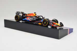 Red Bull RB19 #1 M. Verstappen Oracle Red Bull Racing United States Grand Prix Winner World Champion 2023 Minichamps 1:18 113 – 4. kép a 7-ből
