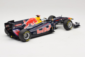 Red Bull RB7 Renault #1 S. Vettel Red Bull Racing Showcar 2011 Minichamps 1:18 110110071-1 Fém – 2. kép a 7-ből