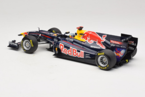 Red Bull RB7 Renault #1 S. Vettel Red Bull Racing Showcar 2011 Minichamps 1:18 110110071-1 Fém – 5. kép a 7-ből