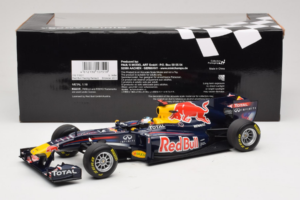 Red Bull RB7 Renault #1 S. Vettel Red Bull Racing Showcar 2011 Minichamps 1:18 110110071-1 Fém – 6. kép a 7-ből