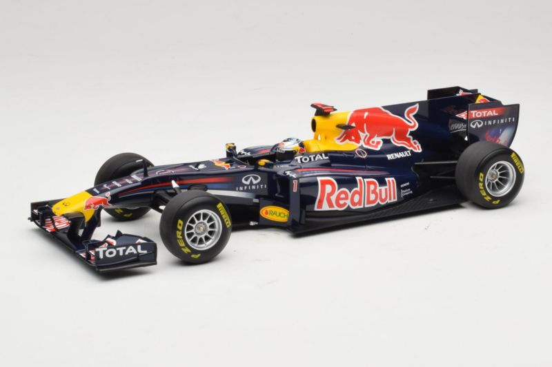 Red Bull RB7 Renault #1 S. Vettel Red Bull Racing Showcar 2011 Minichamps 1:18 110110071-1 Fém